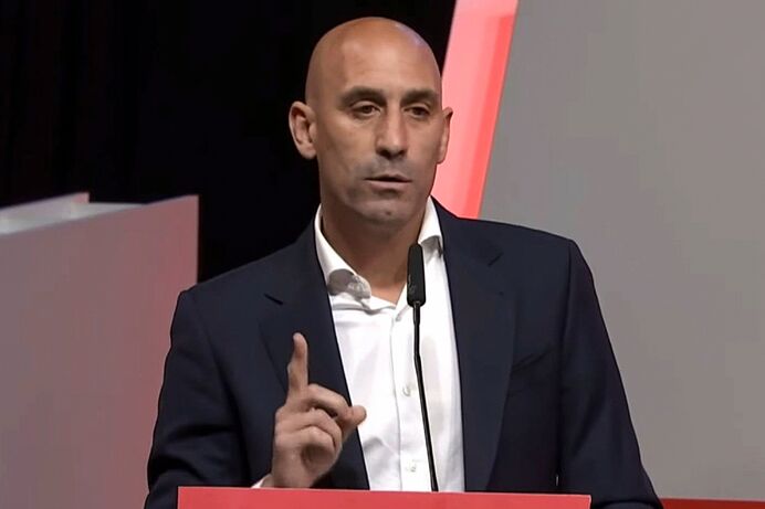 Luis Rubiales, en la rueda de prensa en la que anunció que penaba dimitir.