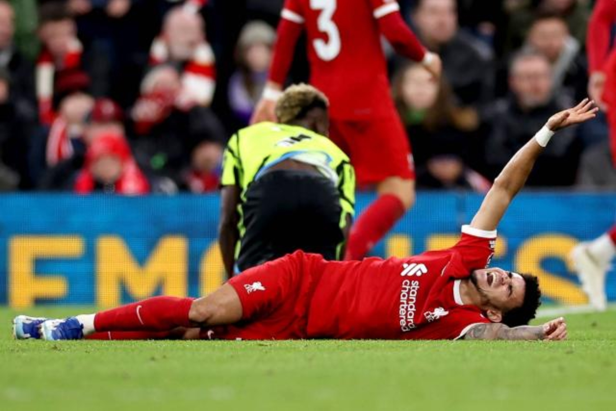 Luis Díaz salió lesionado del último partido contra el Arsenal y vive su peor momento en el Liverpool.