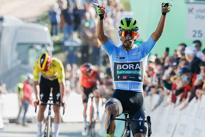 Ataque de Daniel Martínez a Remco Evenepoel en última etapa de Vuelta al Algarve 2024 (EFE)