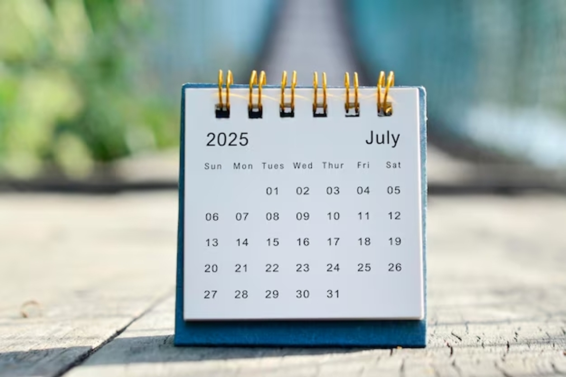 Calendario oficial de días festivos y puentes en Colombia para todo el año 2025.