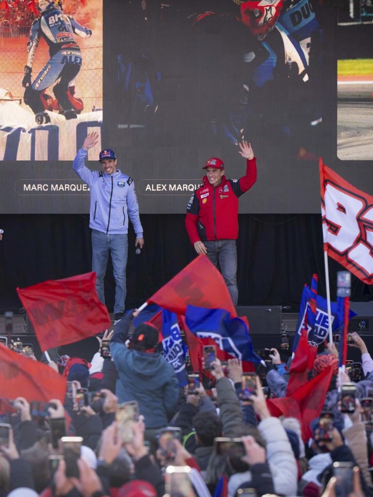 Álex Márquez y Marc Márquez, en la fiesta de Cervera MotoGP 2025