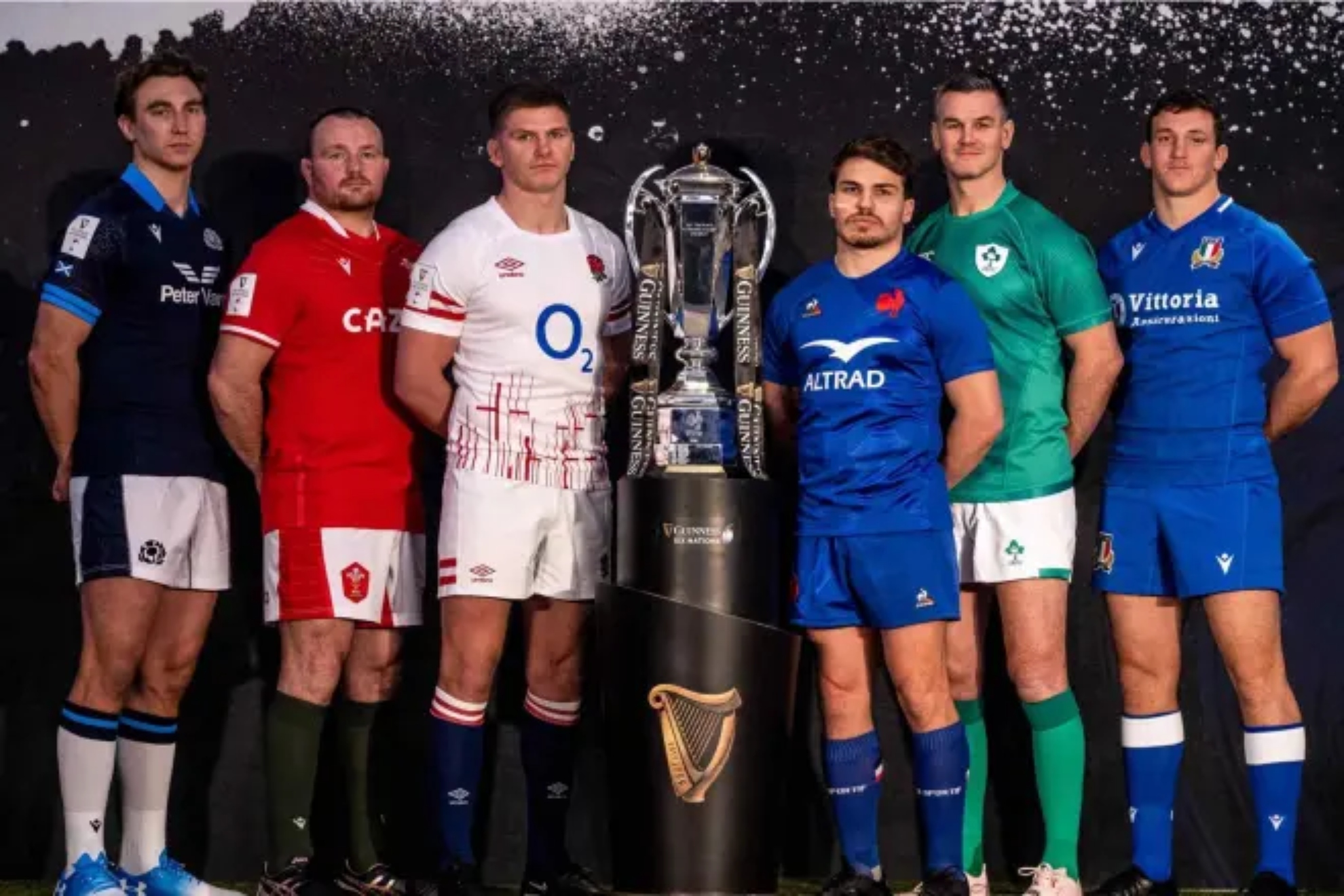 Capitanes y trofeo del Six Nations.