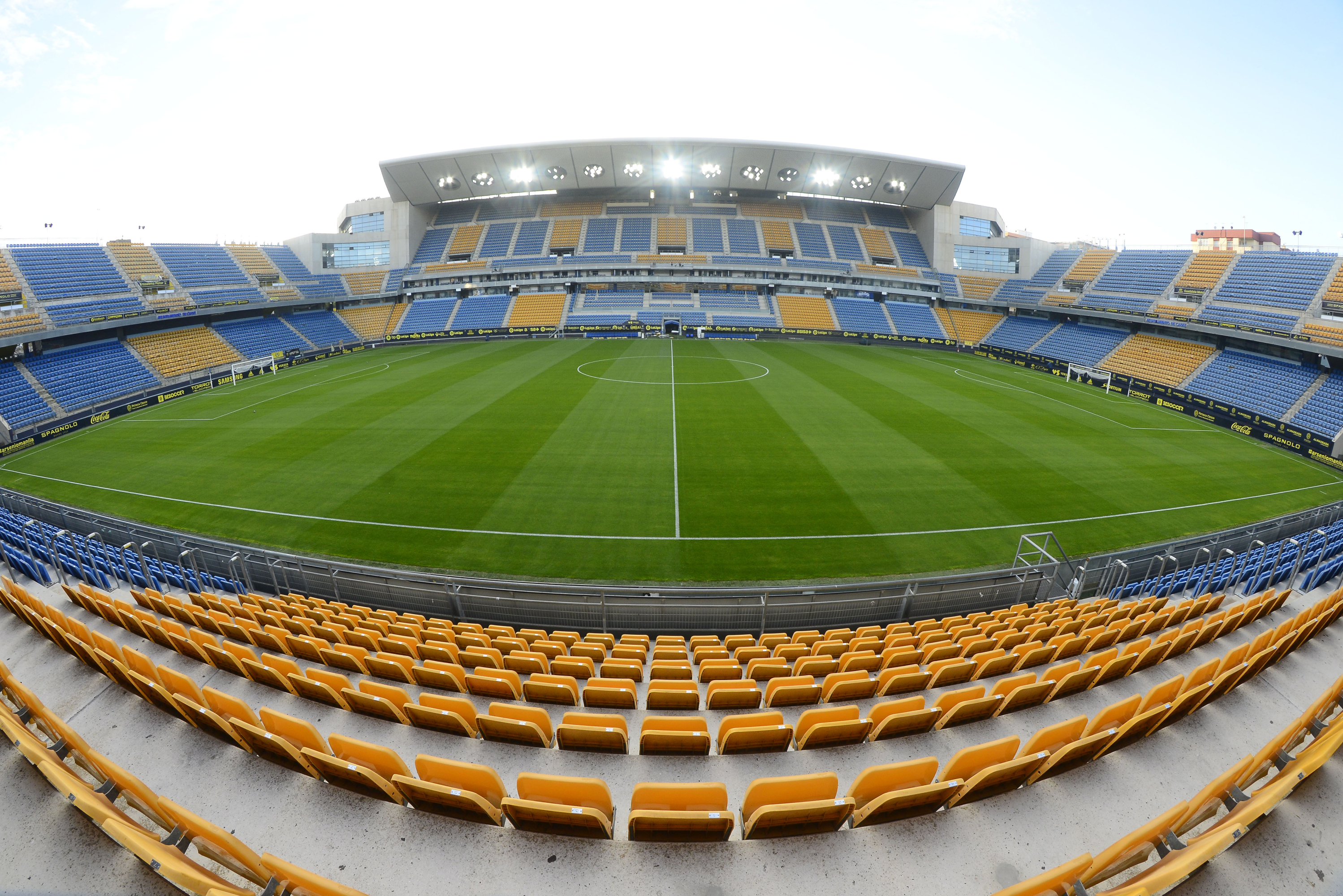 Cádiz's Christmas Cracker: Vizcaíno Opens Training Doors to Young Fans - Cádiz CF news