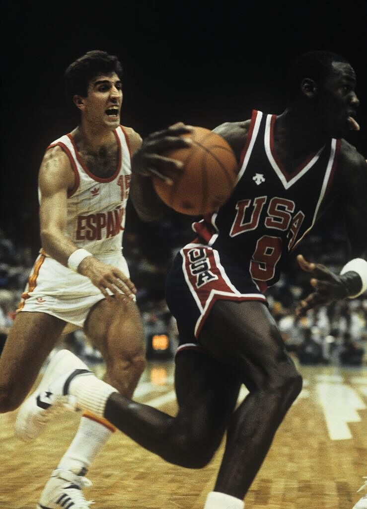Epì persigue a Michael Jordan
