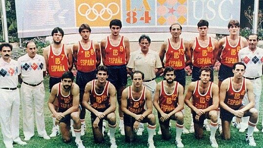 La seleccion española de baloncesto que fue Plata en Los Angeles 84. Toda España se llegó de posters como este, o similares