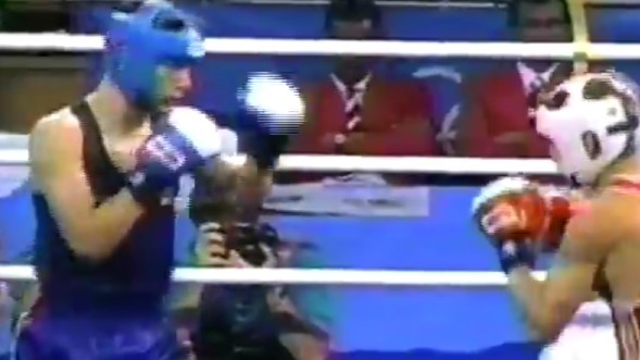 Faustino Reyes, frente a Tews en la final del peso pluma de Barcelona 92