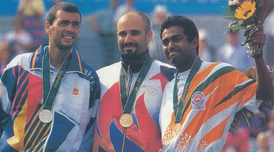 Los medallistas de Atlanta 96. Sergi Brugura, André Agassi y Leander Paes
