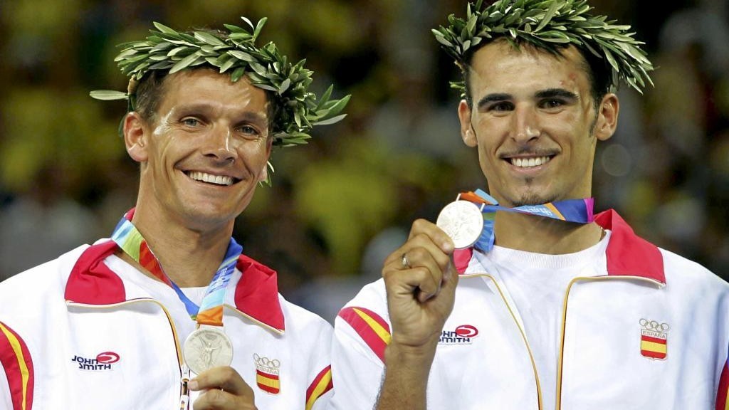Bosma y Herrera muestran sus medallas en Atenas
