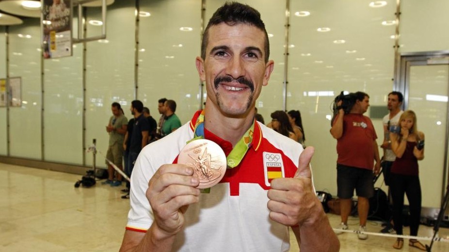 Carlos Coloma, con la medalla de bronce en mountain bike ganada en los Juegos Olímpicos de Rio 2016