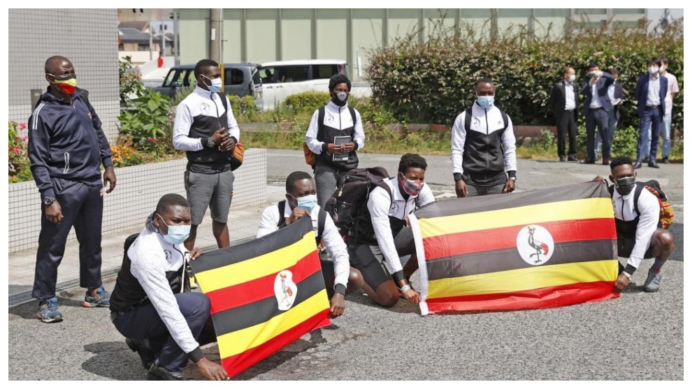 La expedición ugandesa, a su llegada a Osaka el 20 de junio.