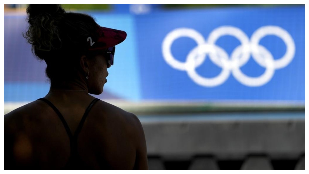 Brandie Wilkerson, en la cancha de entreamientos de voley play.