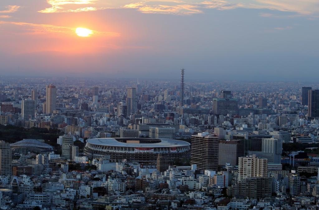 Un imagen aérea del Estadio sobre la ciudad de Tokio.