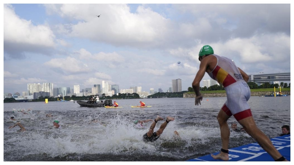 Javi Gómez Noya en la salida del triatlón olímpico.