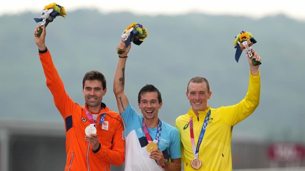 Dumoulin, Roglic y Dennis, el podio de la contarreloj individual masculina