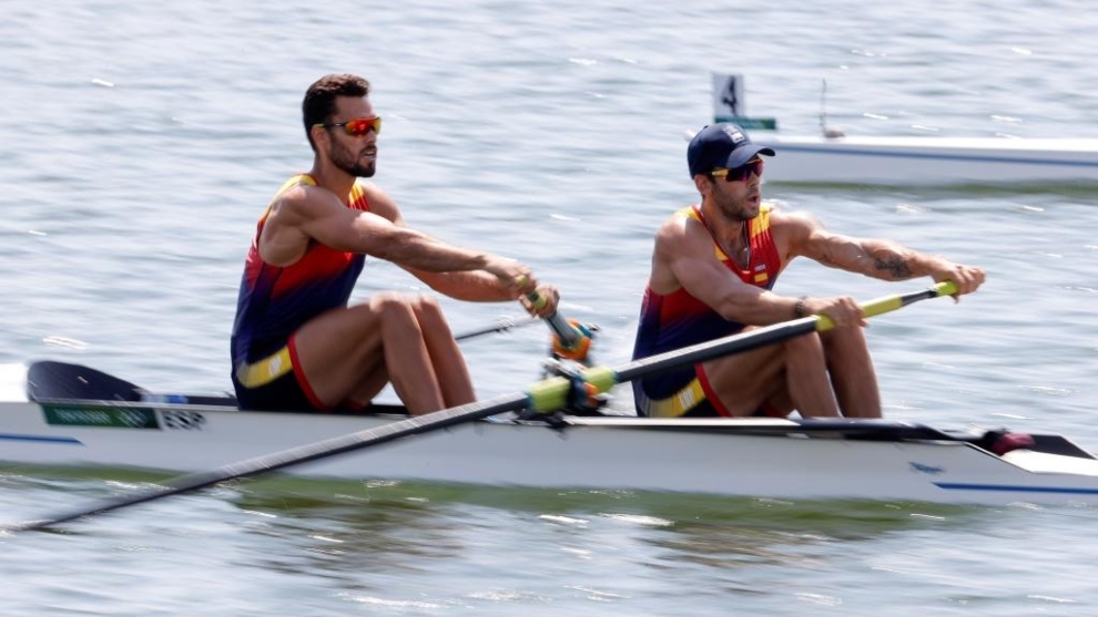 Jaime Canalejo y Javier García remando en el canal de Sea Forest Waterway.