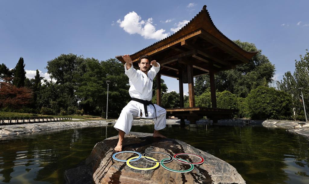 Damián Quintero, en el jardín de la Vega de Alcobendas.
