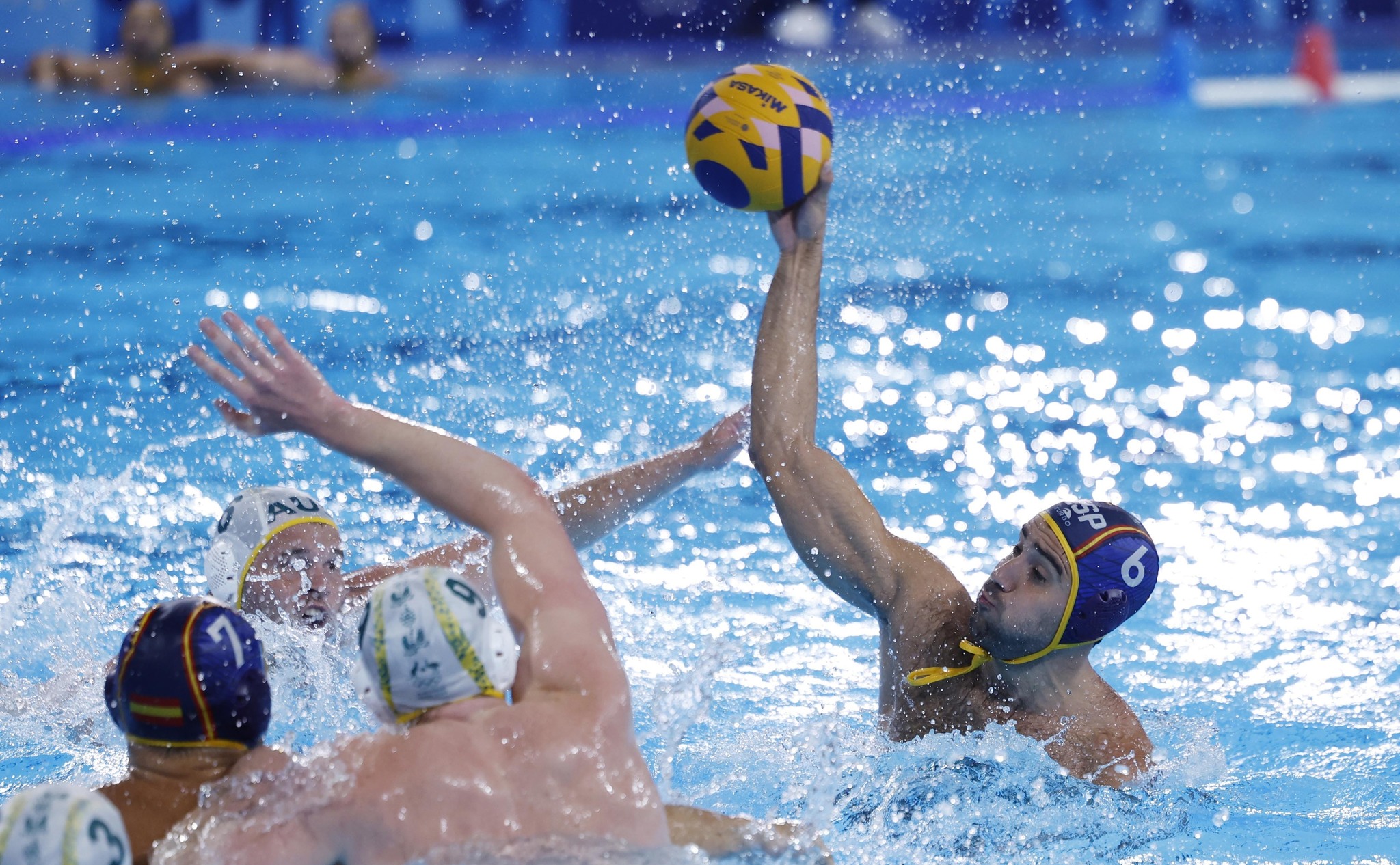 Disparo a portería de Marc Larumbe.