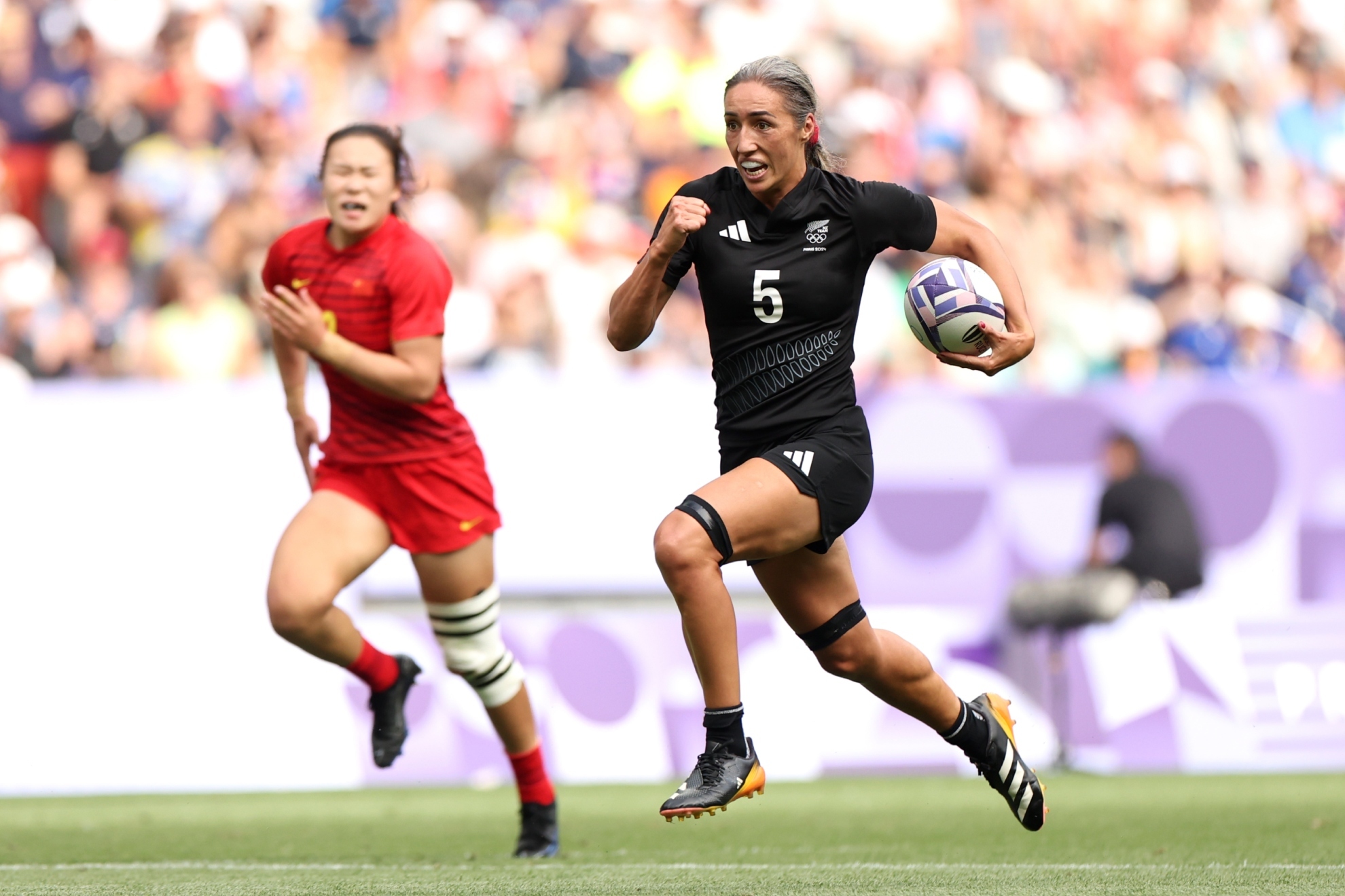 Sarah Hirini jugando contra China