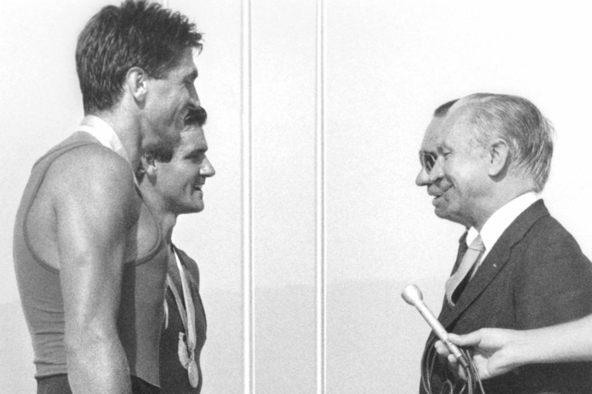 Luis Lasúrtegui y Fernando Climent son saludados por Juan Antonio Samaranch