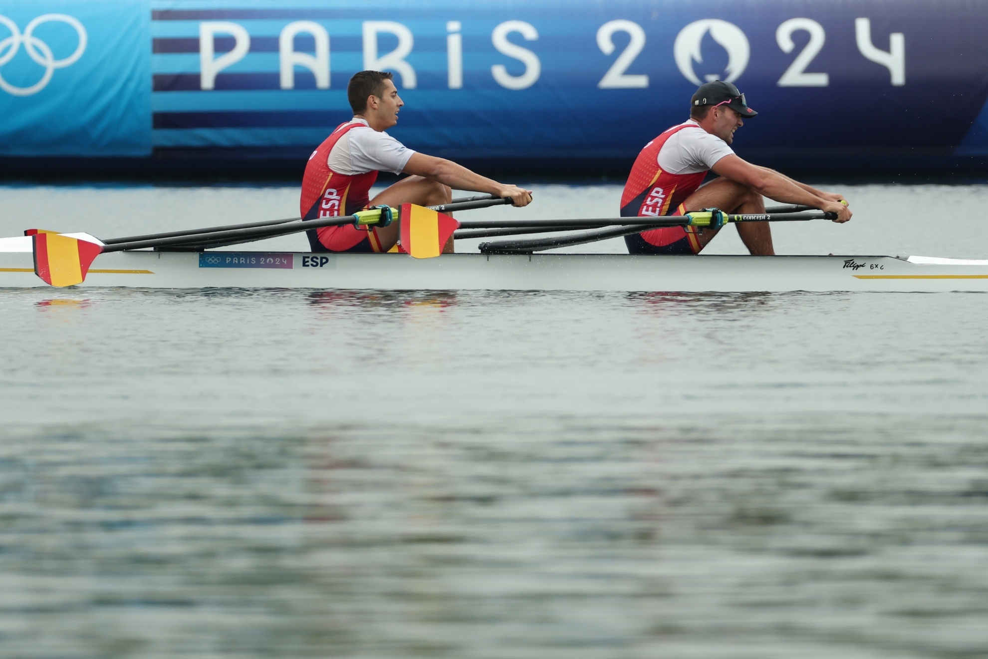 Aleix García y Rodrigo Conde en su primera regata en los Juegos Olímpicos de París 2024.