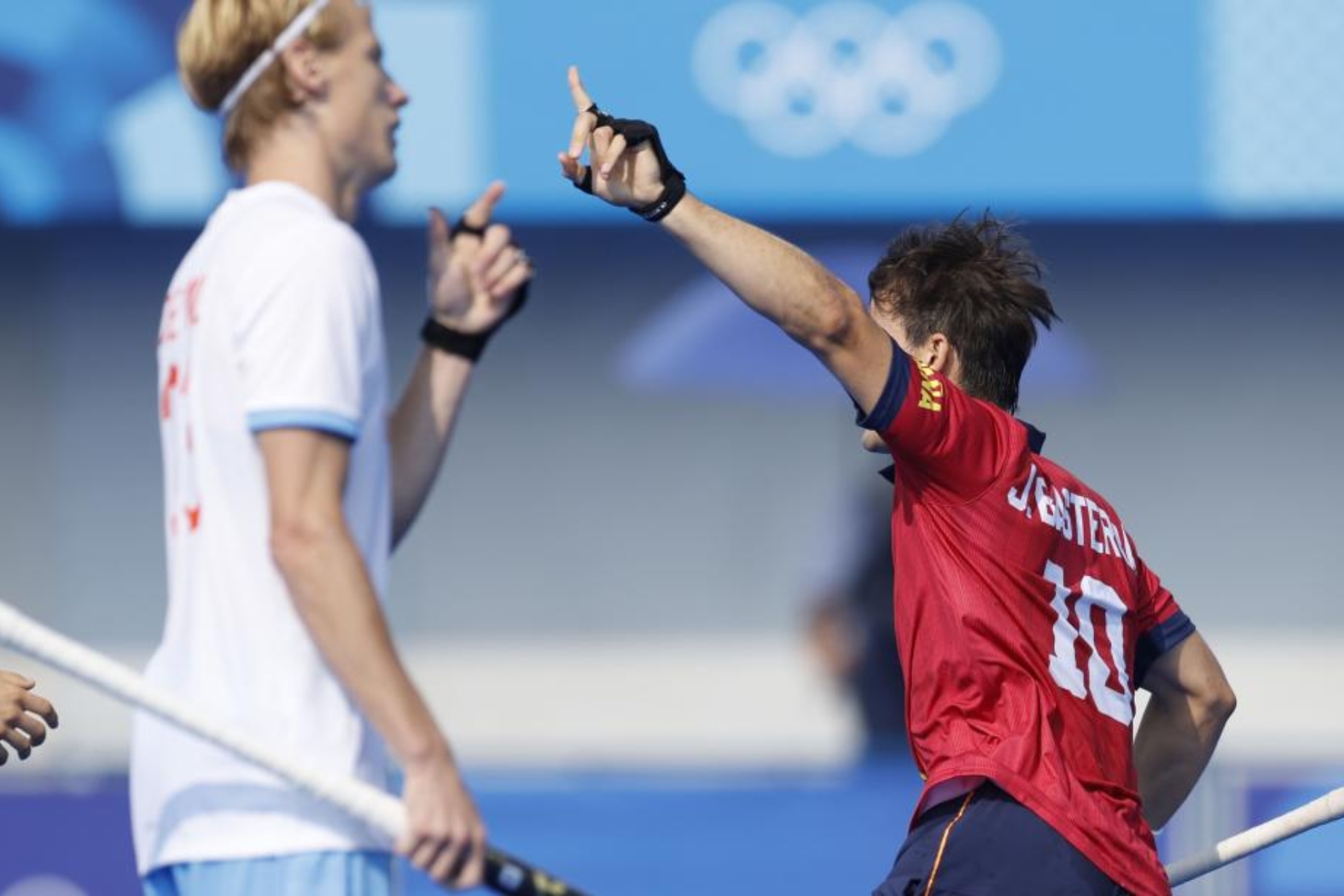Chefo celebra el primer gol.