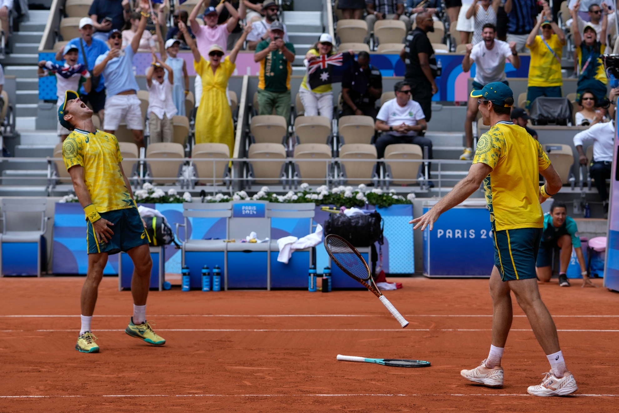 Ebden y Peers celebran el título en dobles