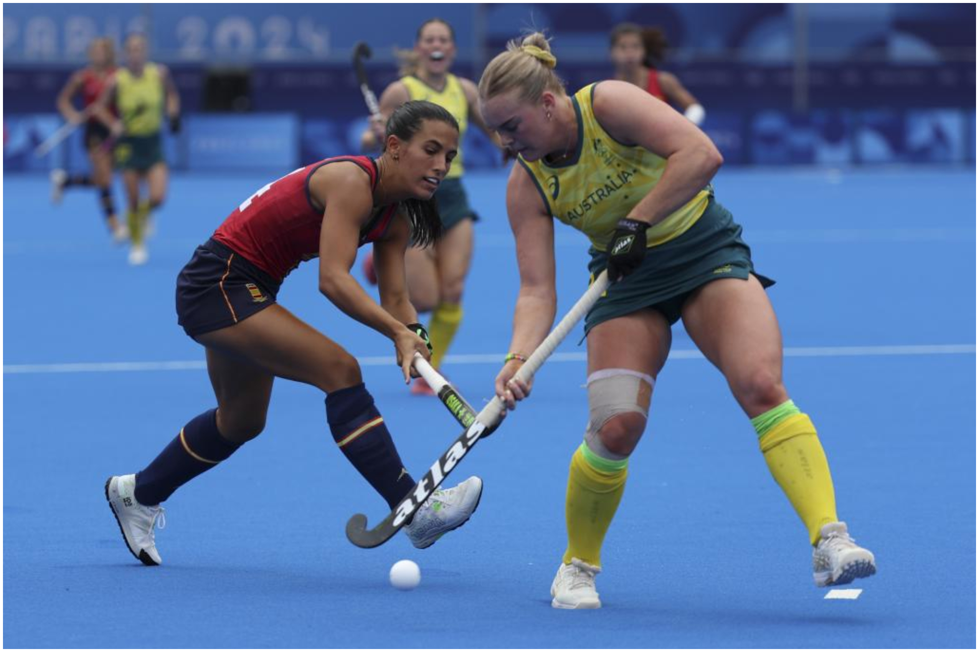 Blanca Pérez disputa una bola.