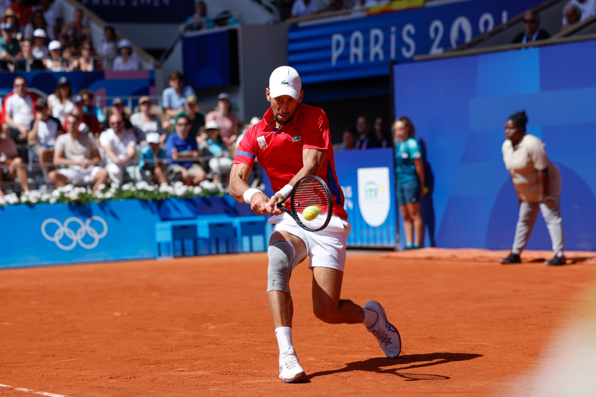 Djokovic pega de revés