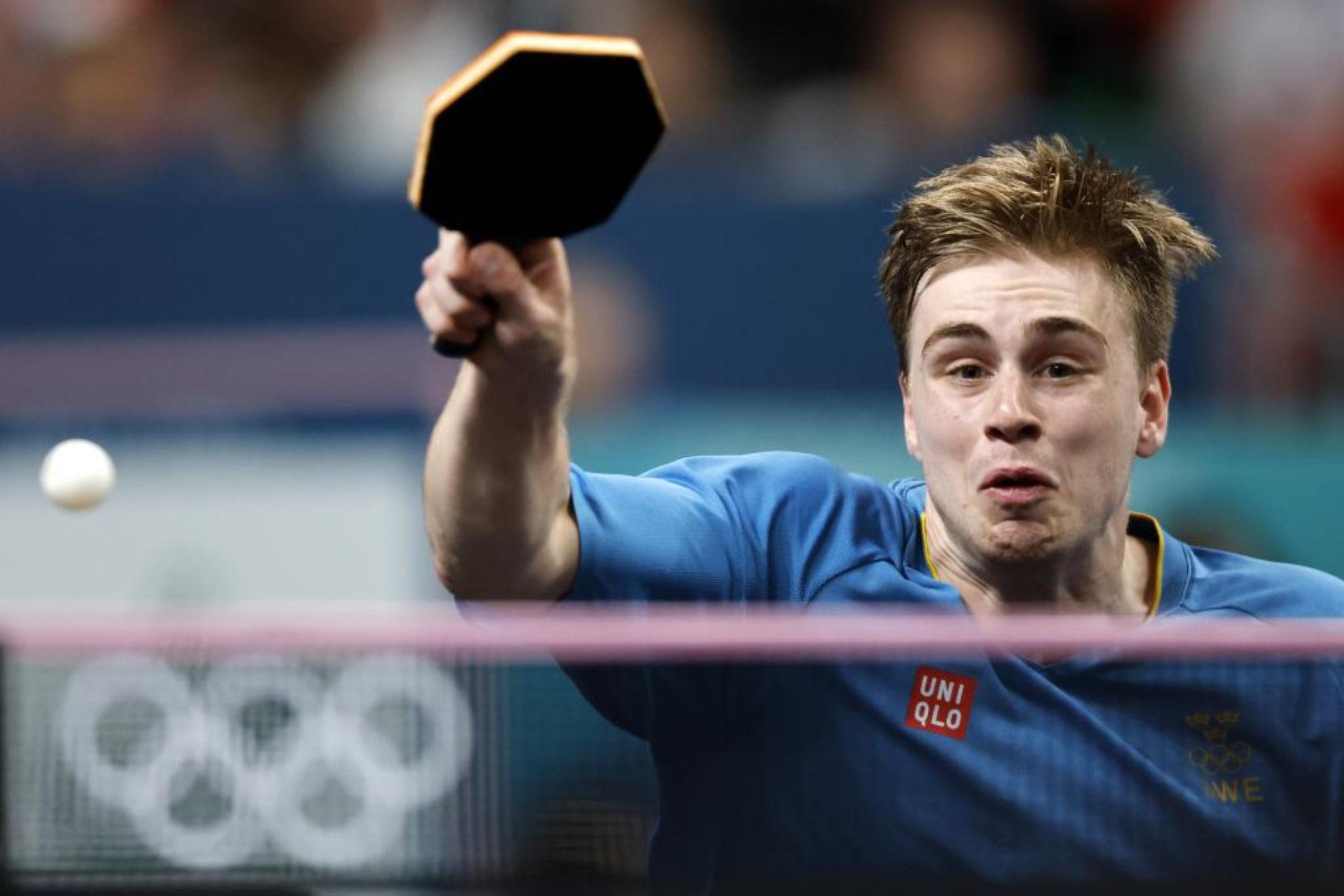 Truls Moregard, con su pala hexagonal durante la final olímpica.