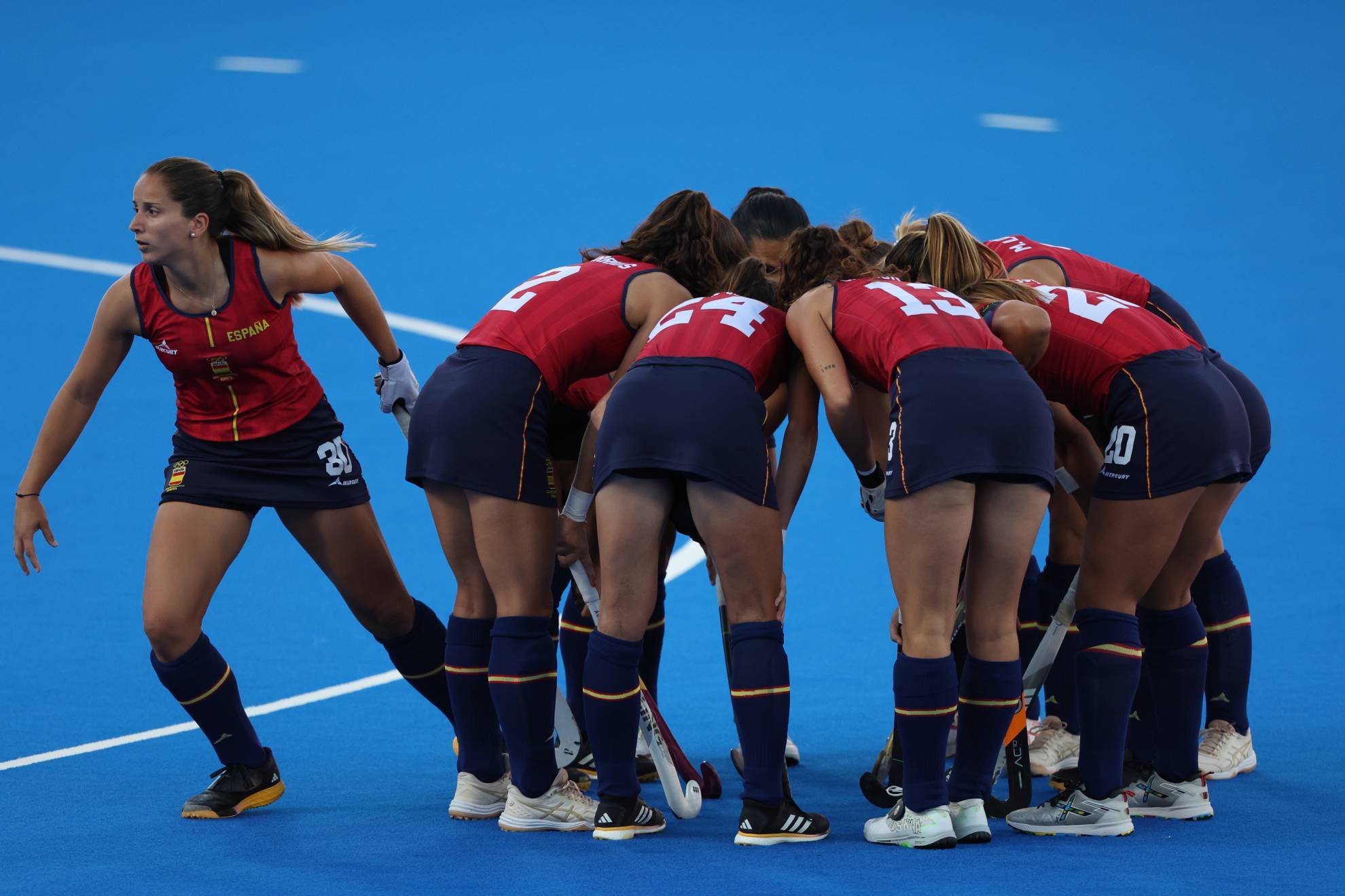 Piña de las jugadoras españolas antes del partido.