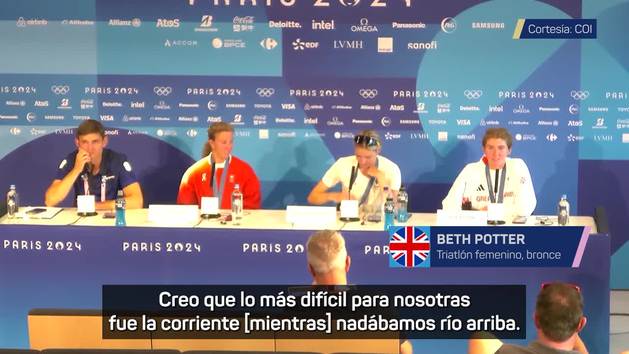 Cassandre Beaugrand_ Julie Derron y Beth Potter en la rueda de prensa tras la ceremonia de premiación.