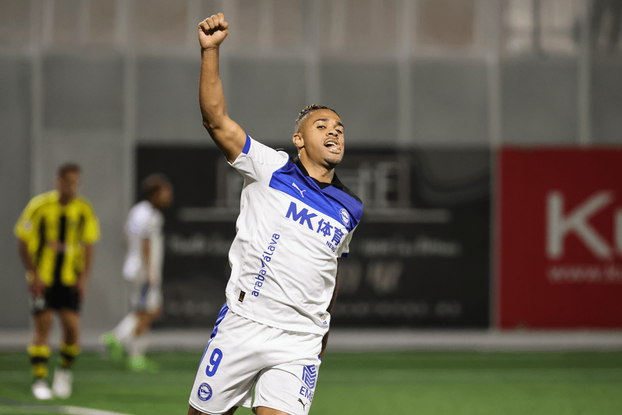 The Mariano Mystery: Striker's Alaves Future in Serious Doubt - Deportivo Alavés news