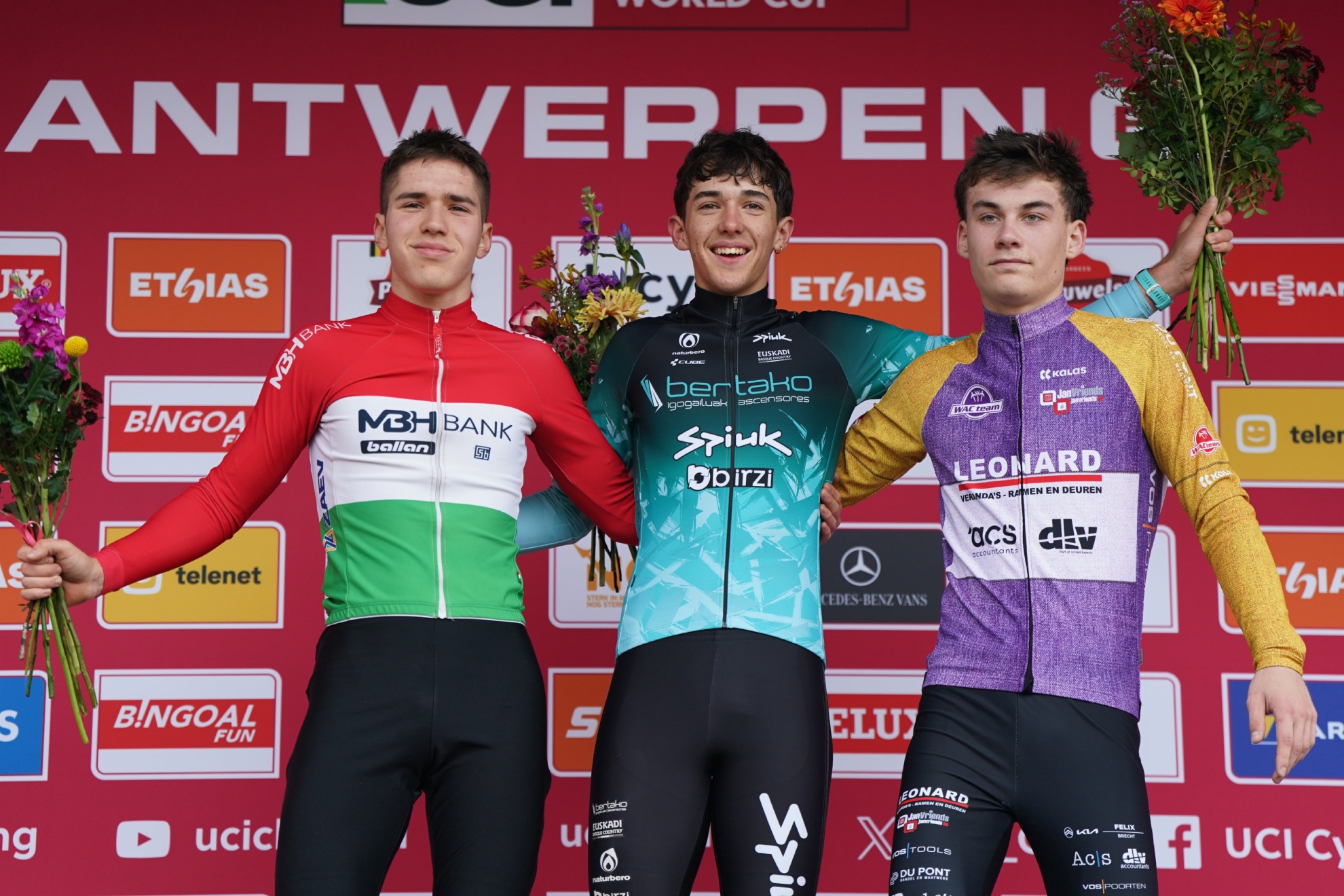 Raúl López, en el podio.