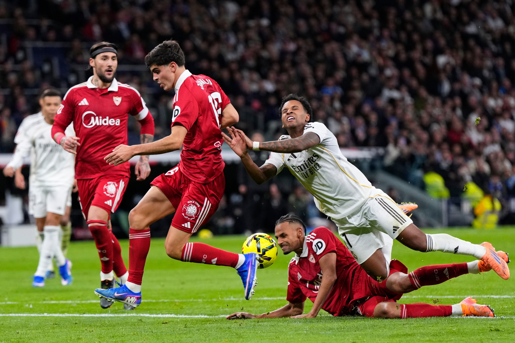 Sevilla Hit Their Ceiling at the Bernabéu Despite Promising Display - Sevilla FC news