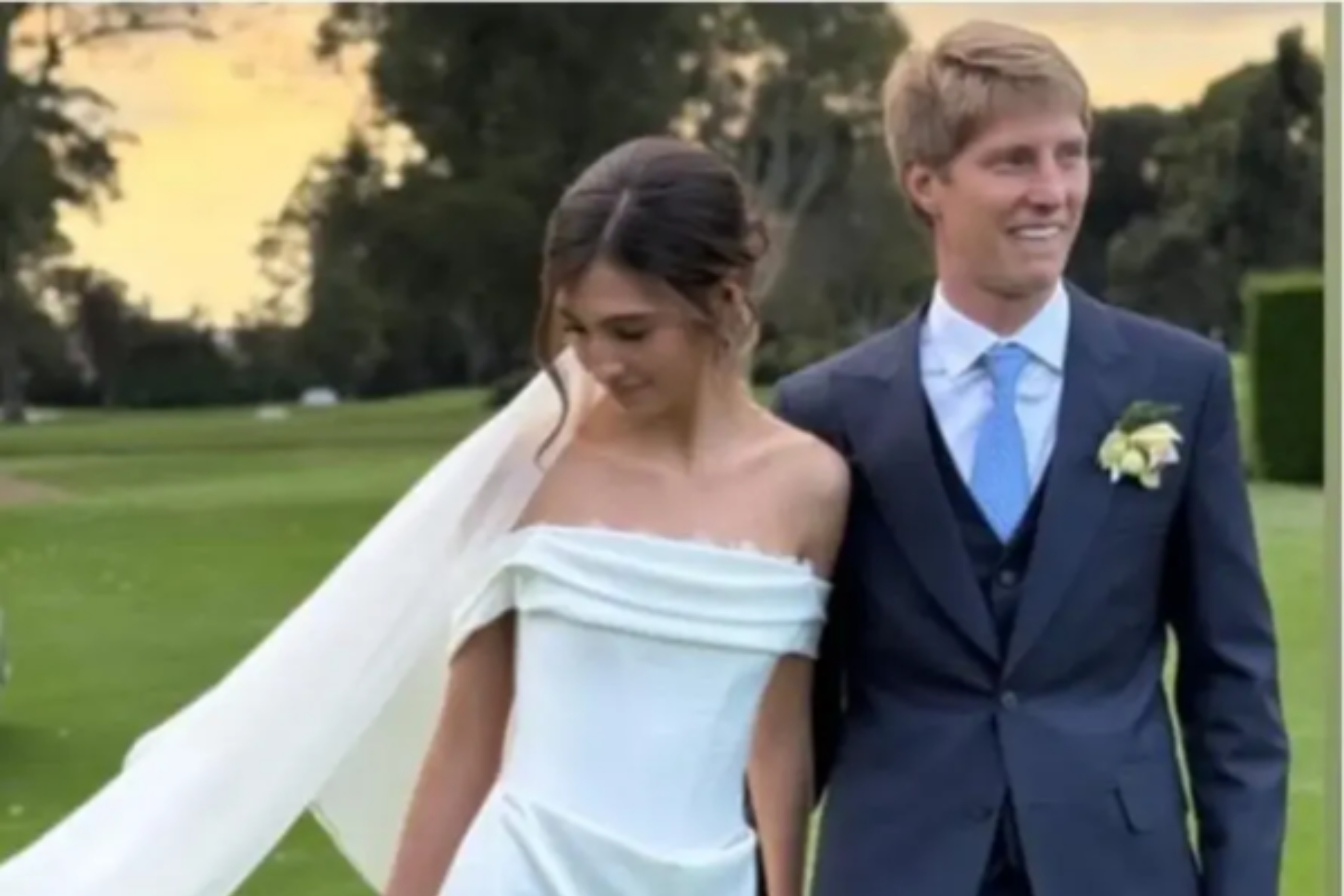 Andrés Llinás se casa con traje de Millonarios y desata la locura con barra  de Millonarios, image size:1980x1320