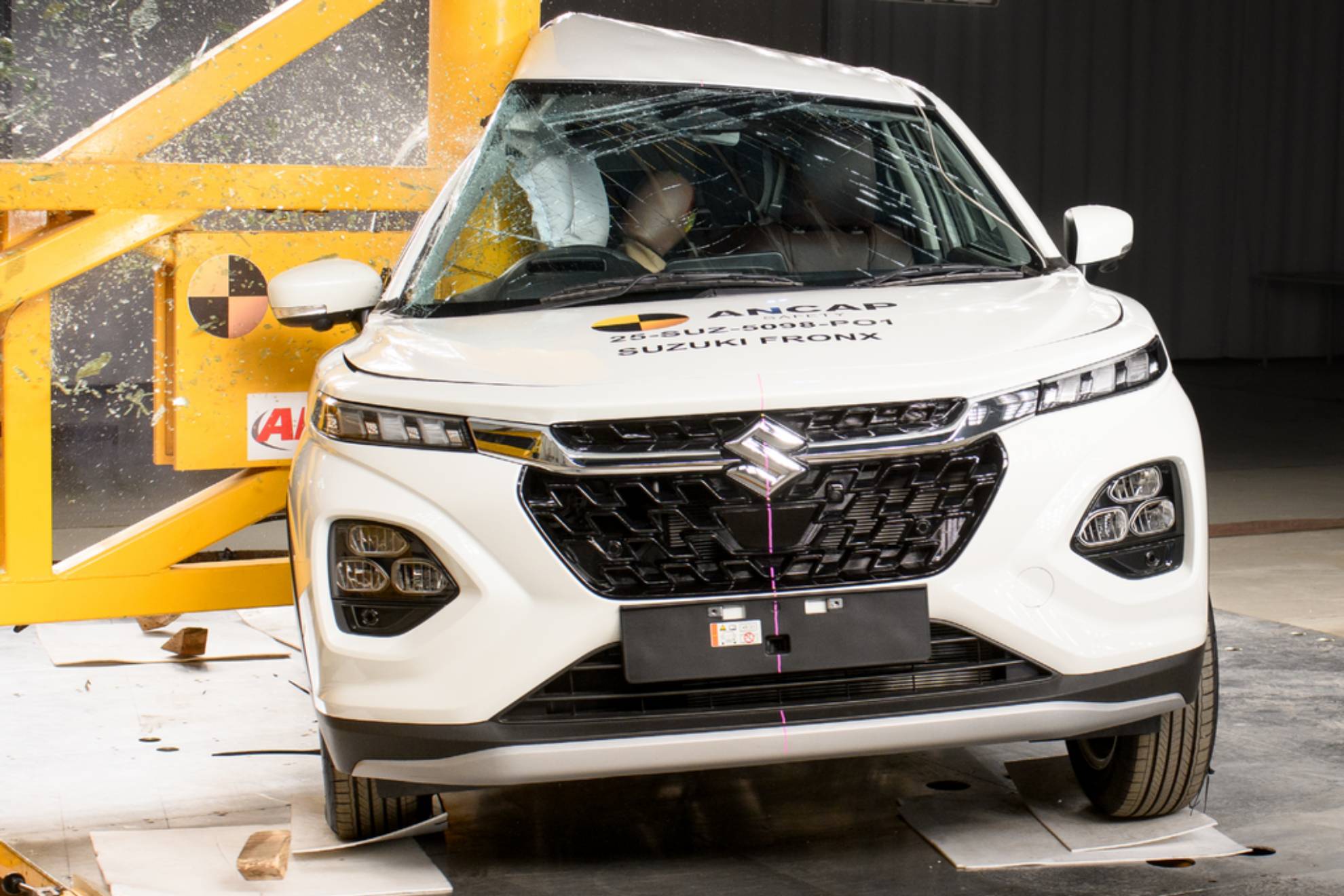 Imagen de impacto lateral del Suzuki Fronx.