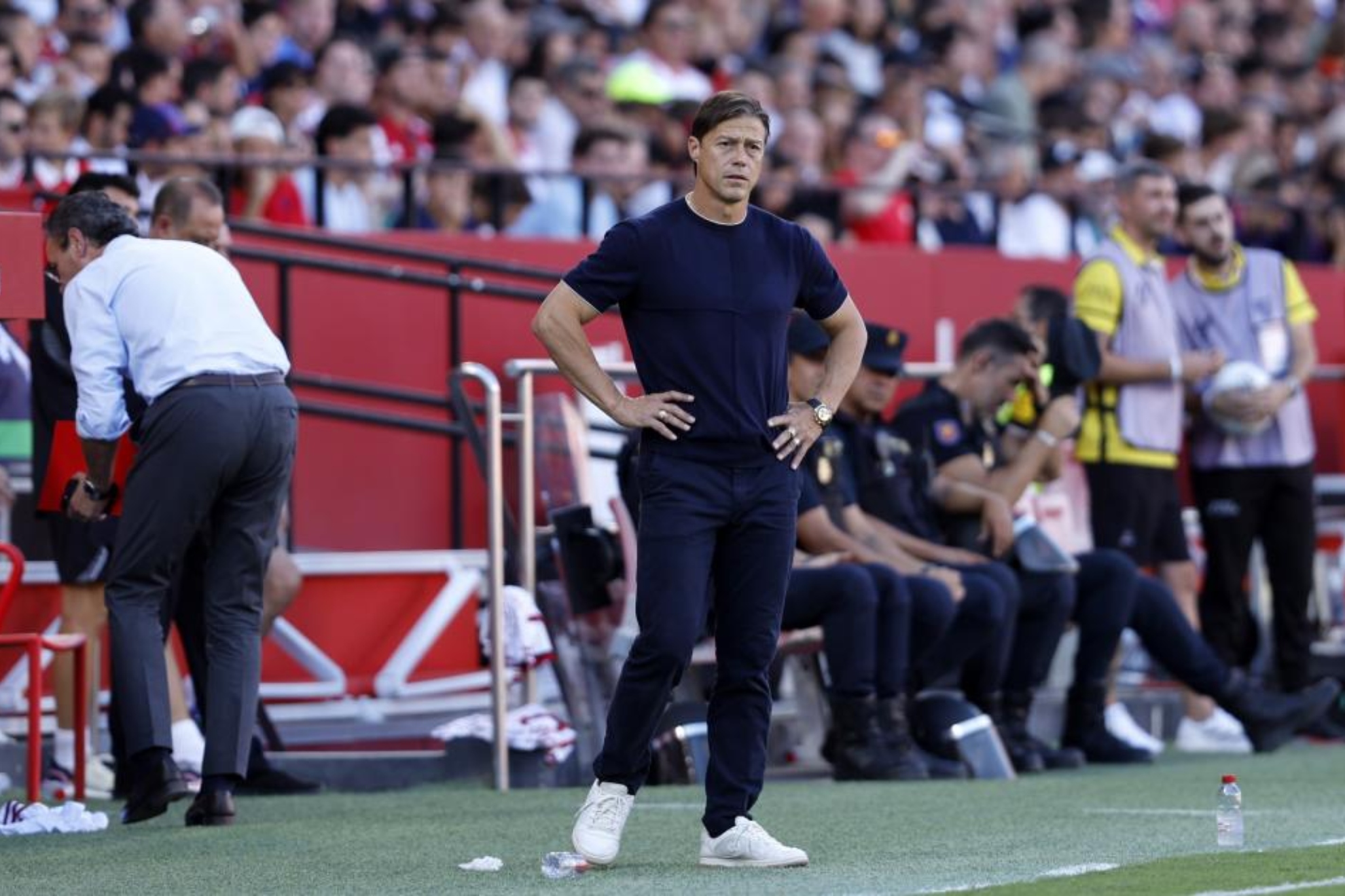 Almeyda Chews on Christmas Turrón Amid Growing Doubts at Sevilla - Sevilla FC news