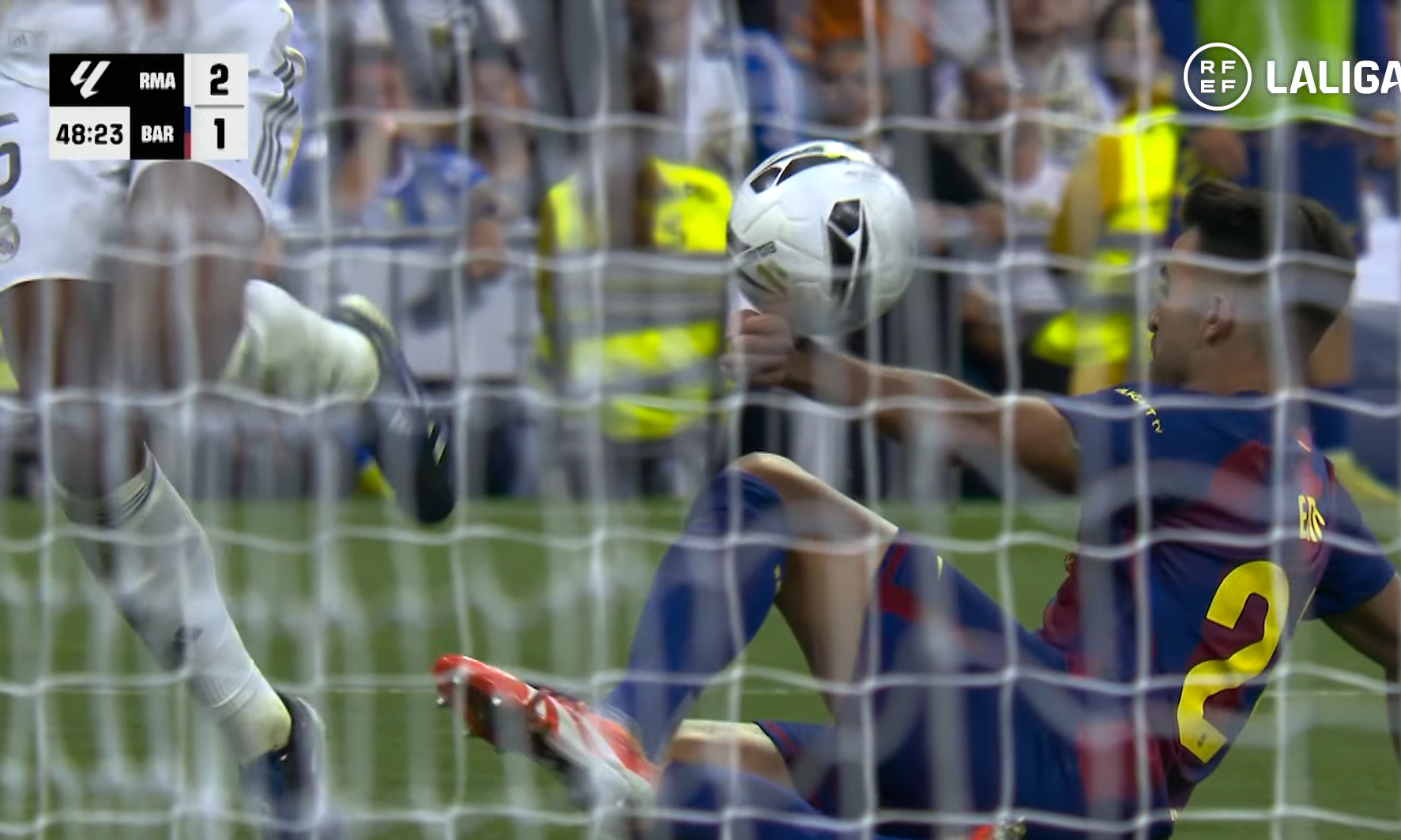 Penalti de Eric García por mano.