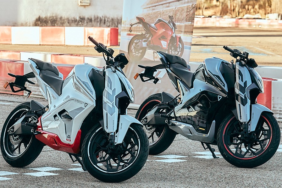 F77 SuperStreet Recon e Mach 2 Recon.
