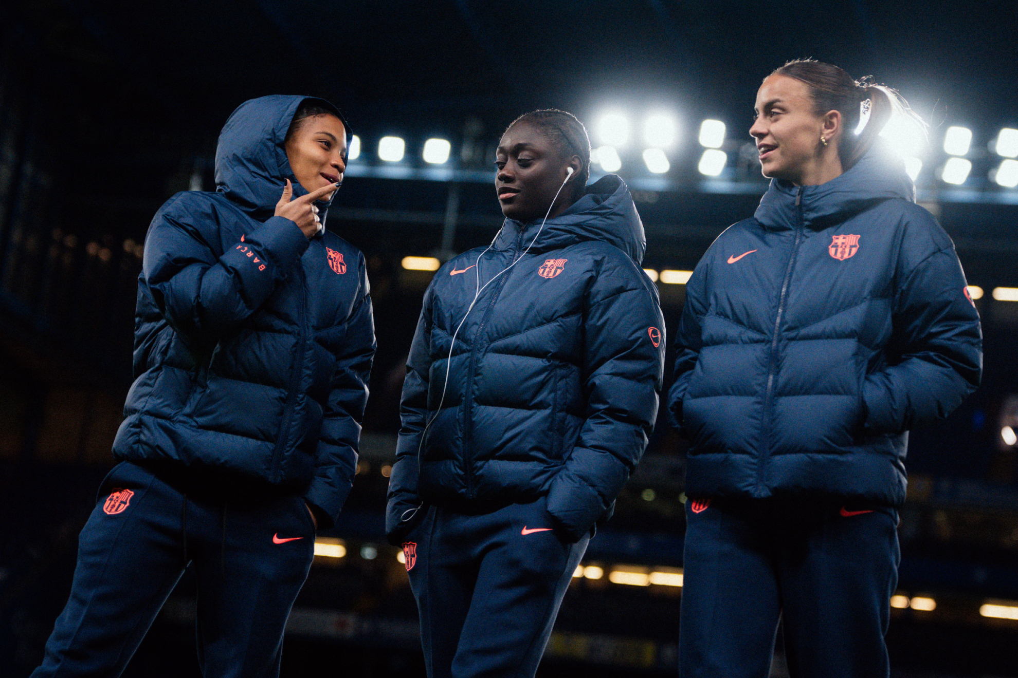Vicky López, Aïcha Camara y Clara Serrajordi, en la previa de un partido del Barcelona FC Barcelona
