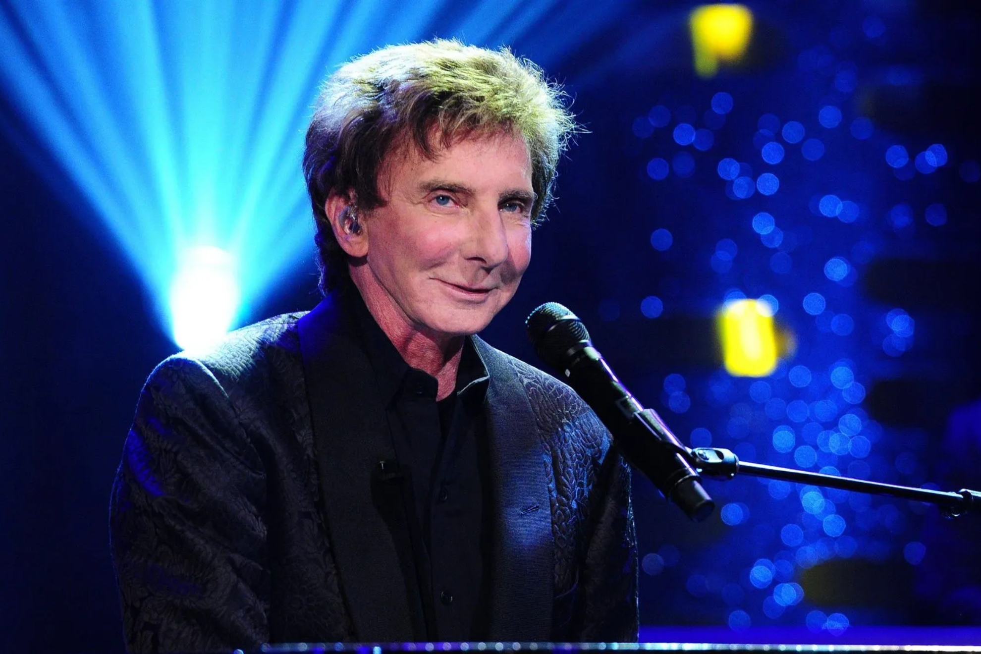 Barry Manilow aplaza sus conciertos tras ser diagnosticado de cáncer