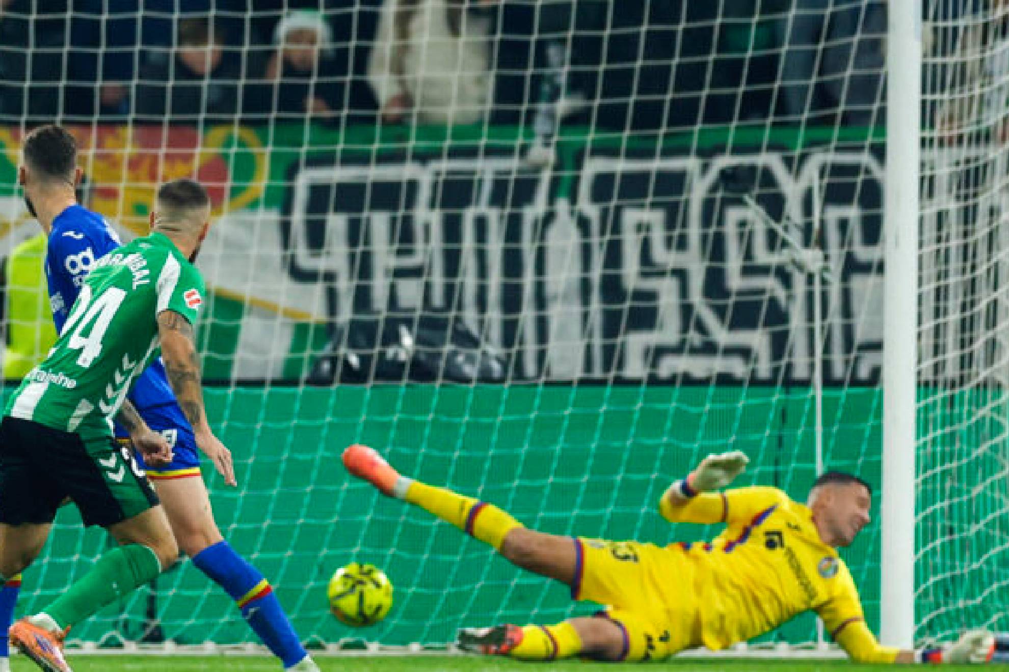 LaLiga Cracks Down on Betis Fans' Chants Targeting David Soria - Real Betis news