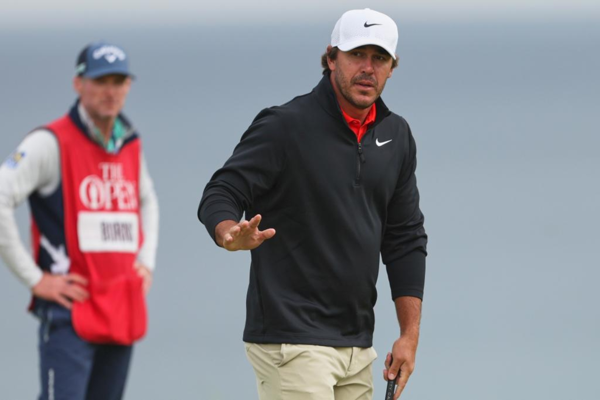 Brooks Koepka (35) agradece los aplausos en el último Open Británicio