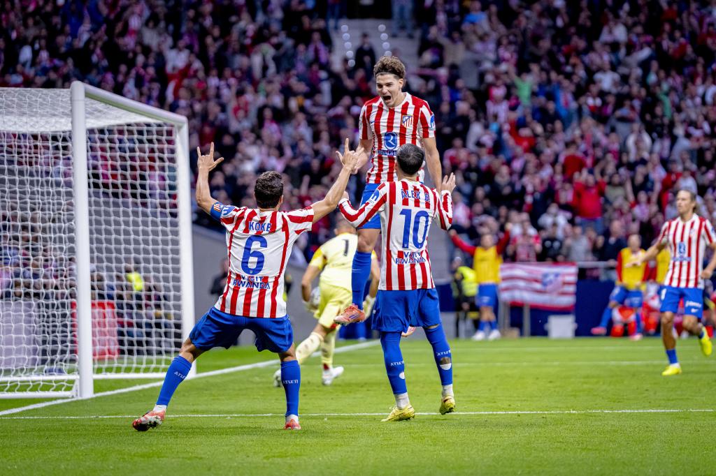Julián Álvarez celebra un gol anotado ante el Sevilla en la Liga.