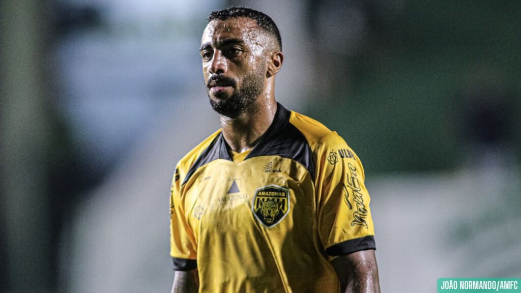 Akapo jugando con el Amazonas FC