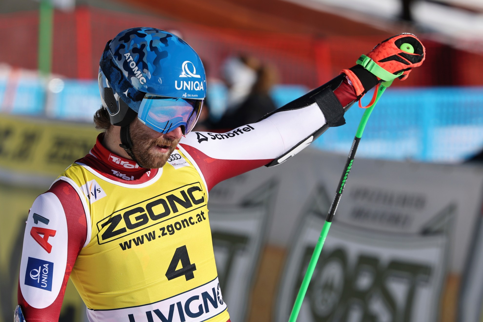 Marco Schwarz, después de llegar a meta de Livigno.