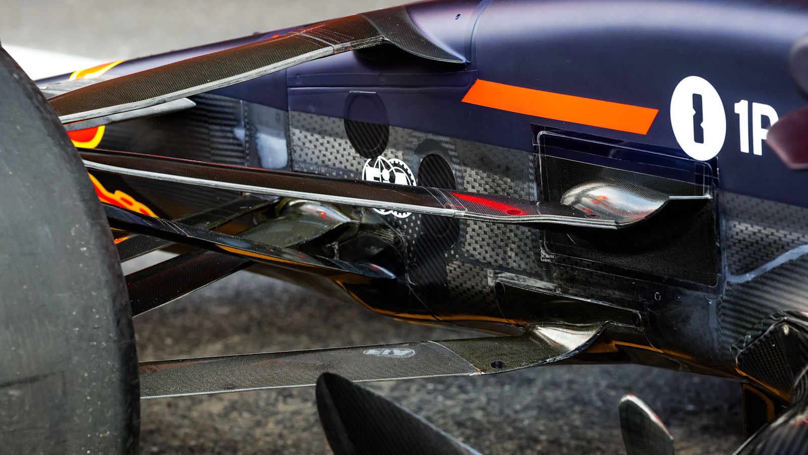 Los 'airings' delanteros en la suspensión del Red Bull de 2025.