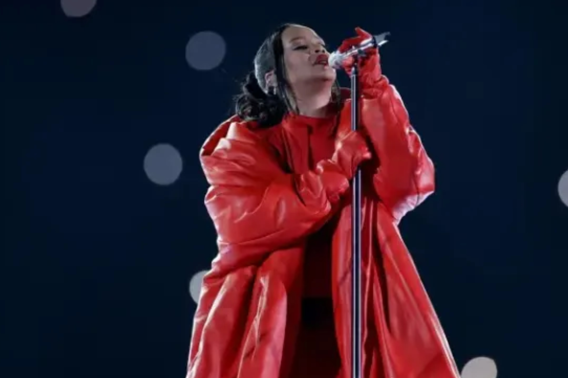 La cámara térmica pilla a Rihanna durante un momento incómodo de su concierto: ¿realidad o montaje?