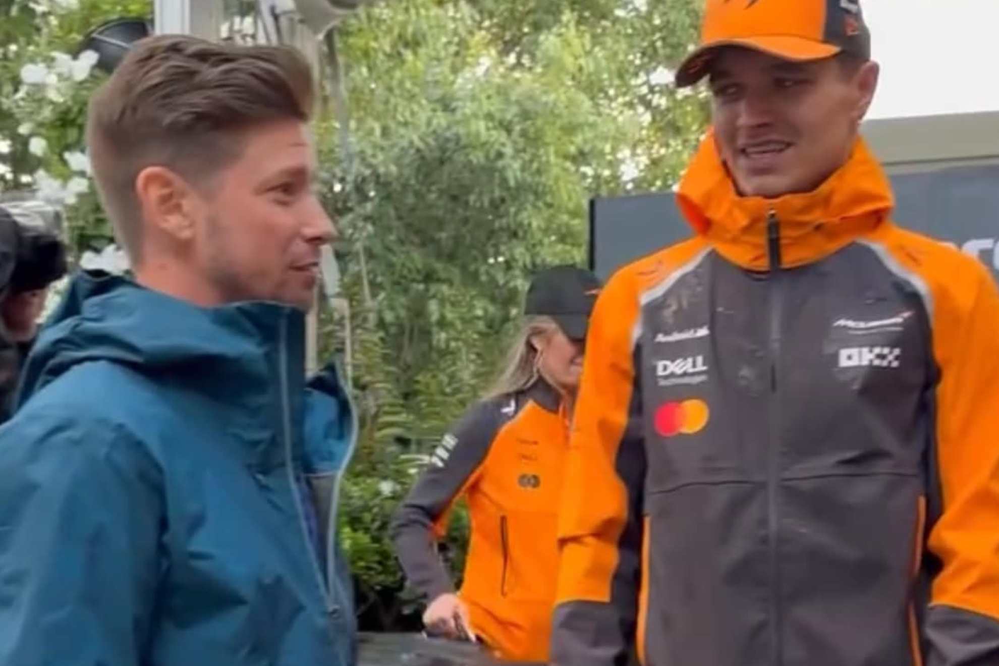Norris y Casey Stoner, charlando en Melbourne en el primer GP de la temporada.