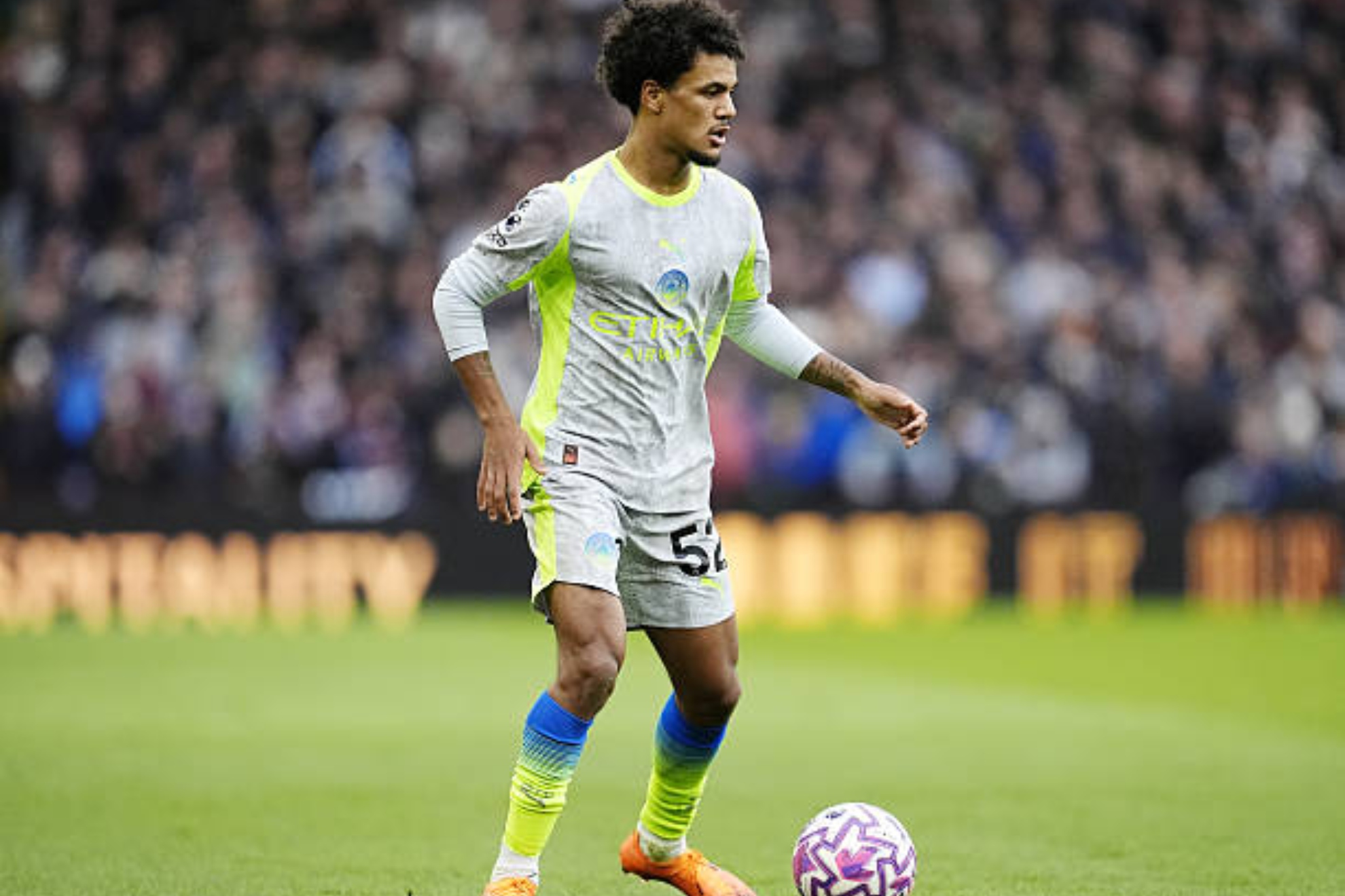 Sevilla eyeing up Man City's Oscar Bobb as January loan target - Sevilla FC news